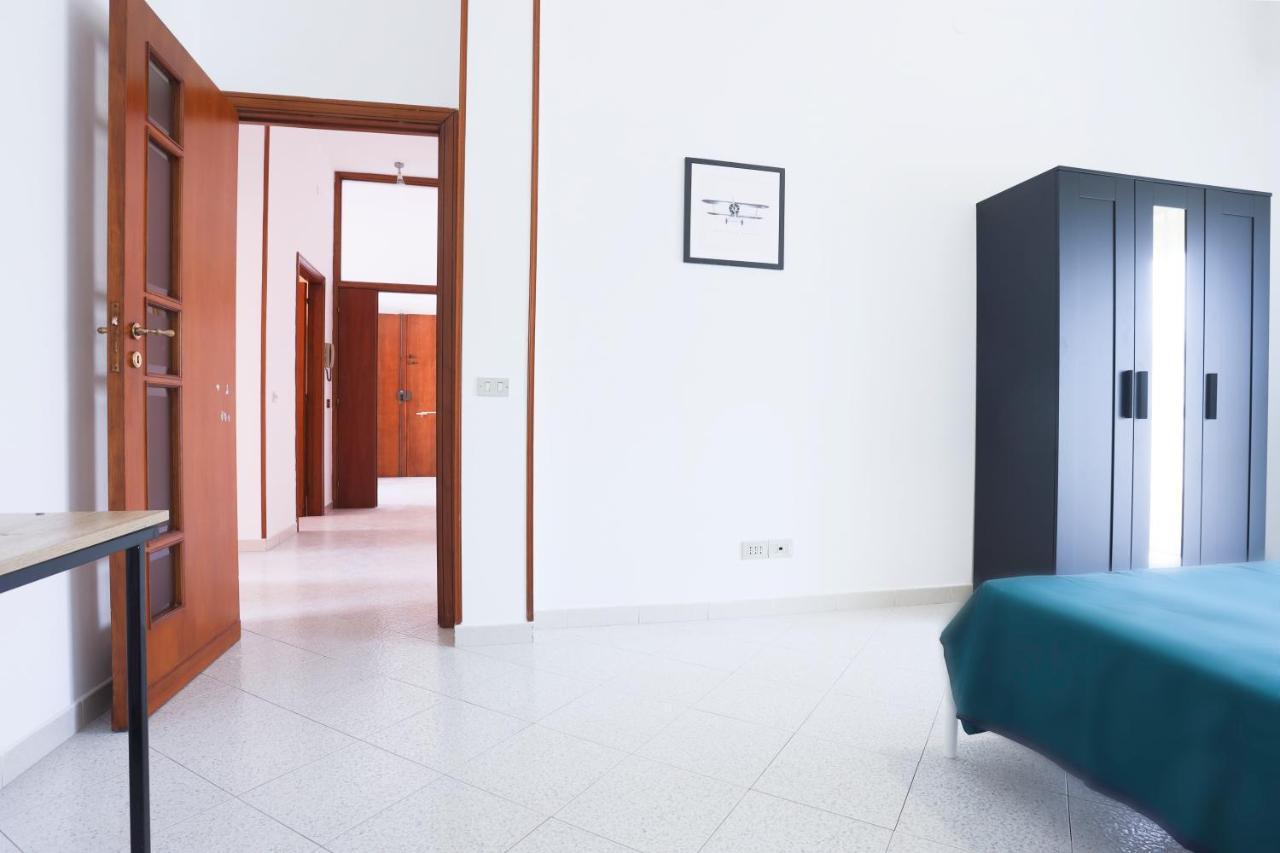 Bright Apartment Near The Sea With Parking Salerno Exterior photo